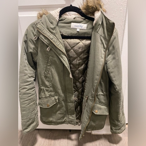 Fall Jacket 🍁 - Picture 2 of 3